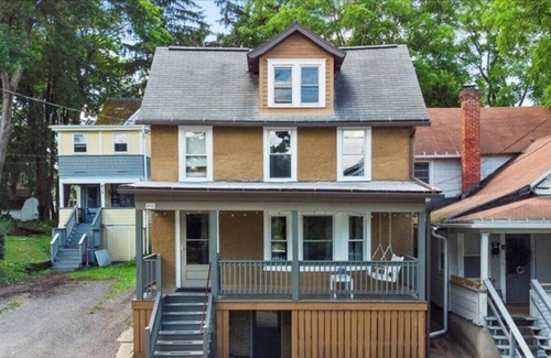 Ithaca House | HUDSON 3 BED 2 BATH · Walk to Ithaca Commons+Trails!