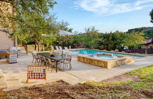 Travis Landing House | Hudson by AvantStay Magnificent Home w/ Beautiful Views, Multiple Living Areas, Pool & Games!