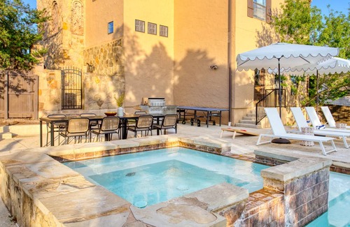 Travis Landing House | Hudson by AvantStay Magnificent Home w/ Beautiful Views, Multiple Living Areas, Pool & Games!