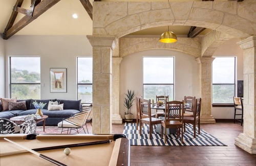 Travis Landing House | Hudson by AvantStay Magnificent Home w/ Beautiful Views, Multiple Living Areas, Pool & Games!