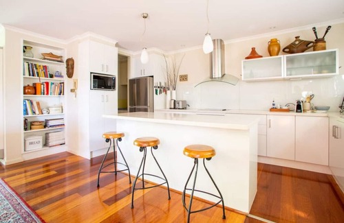 Toorak Condo | HUDSON | Executive Living in Leafy Toorak