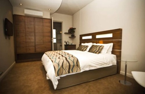 Lynnwood Hotel | Hudson House