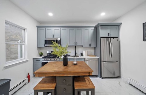 Constable Hook House | Hudson Oasis | Sleeps 10 | NYC| EWR | Free Parking