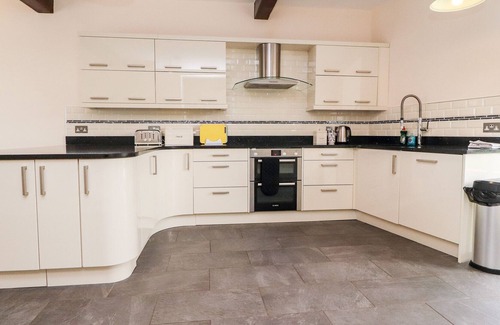 Dolphinholme Cottage | HUDSON, pet friendly, with a garden in Lancaster