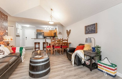 East Kootenay Apartment | Hudson Pointe | Top Floor | Pool | Hot Tub | Gym