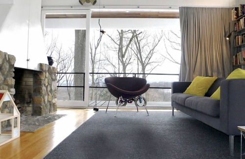 Town of Wappinger Villa | Hudson Valley mid century house w/stunning views