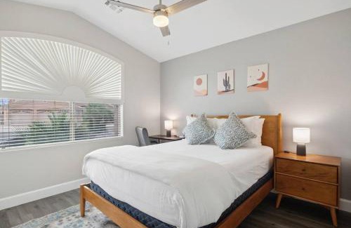 Paradise Valley Village Apartment | Hues of the Horizon House with Pool & BBQ