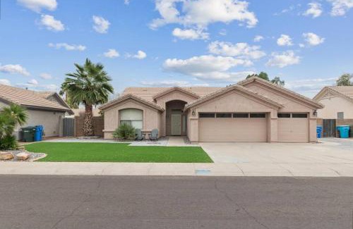 Paradise Valley Village Apartment | Hues of the Horizon House with Pool & BBQ