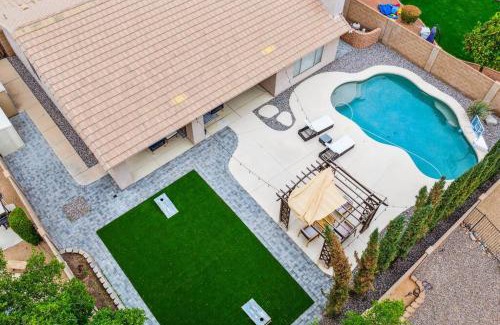 Paradise Valley Village Apartment | Hues of the Horizon House with Pool & BBQ