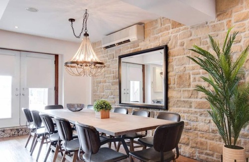 Little Italy Apartment | Huge 3 bedroom apartments in the Jean Talon Market by Denstays