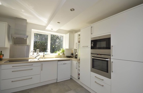 Merchiston House | Huge 4 bed apartment with balcony