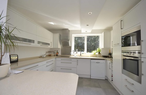 Merchiston House | Huge 4 bed apartment with balcony