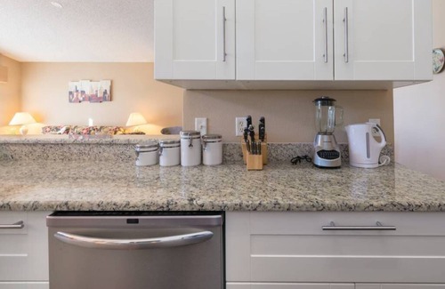 Westridge House | Huge 4 bedrooms 3 baths pool home Free wifi/cable/parking/phone