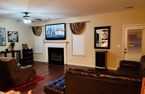 Langley House | Huge 5 Bdrm Home Minutes To Downtown Augusta, Georgia.
