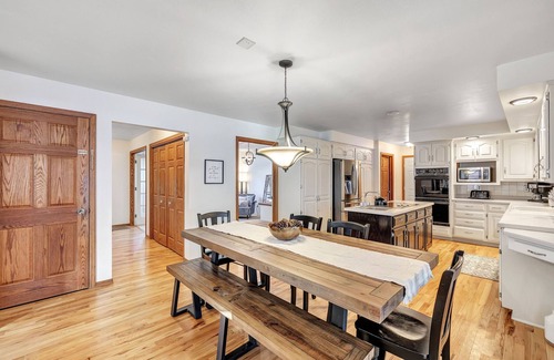 Green Bay House | Huge 5 bedroom home close to everything!