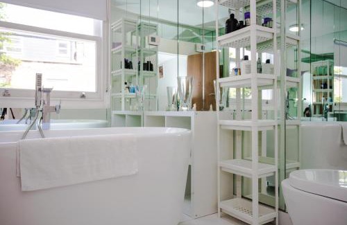 Kilburn House | HUGE 5 storey 4 bed Terraced family home in Queens park