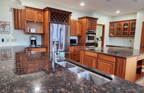 Cleveland Bed & Breakfast | Huge 6 bedroom home near wineries & Helen attractions, sleeps 14 guests