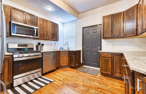 Shaw House | Huge 6Bd House Historic Updated King Bed Shaw