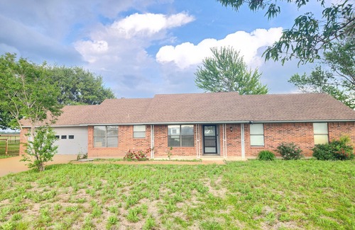 Weston House | Huge 8 bedroom 2 houses Private Pond PilotPoint Aubrey Ranch sleeps 40 to 50