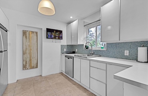 Seybold House | Huge 8 BR Heated Pool HotTub Tropical Oasis Villa