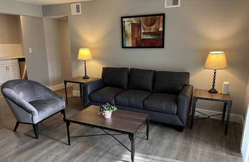 St. Matthews Apartment | Huge apartment for the DERBY! Washer/Dryer, fully equipped kitchen, 4 beds!!!