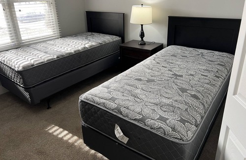 St. Matthews Apartment | Huge apartment for the DERBY! Washer/Dryer, fully equipped kitchen, 4 beds!!!