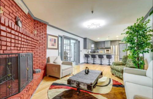Candler-McAfee House | Huge Backyard, Free Parking, Grill, Pet Friendly