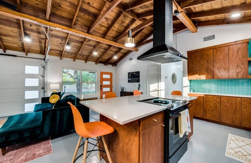 Haltom City House | Huge Backyard, with 6 Person Hot Tub & Firepit, close to Downtown Fort Worth!