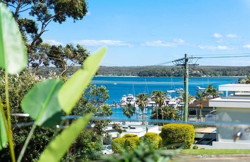 Sydney House | Huge Bayside Luxury Resort-Style Home with Pool