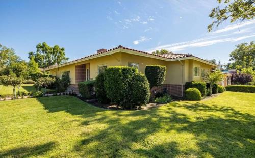 Raisin Villa | Huge Beautiful house Excellent location