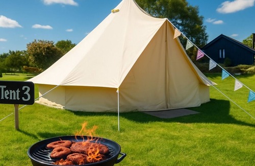 Dwyran Cabin | Huge Cozy Bell Tent with Tv and Heating