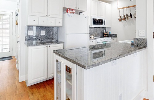 Oceanside House | Huge dog-friendly castle with ocean-view decks 5 minutes to the beach