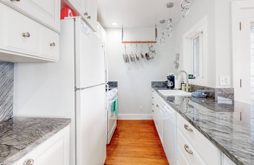 Oceanside House | Huge dog-friendly castle with ocean-view decks 5 minutes to the beach