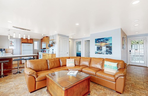 Oceanside House | Huge dog-friendly castle with ocean-view decks 5 minutes to the beach