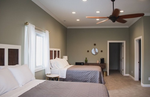 Paducah Bed & Breakfast | Huge double queen suite and bath in the luxurious Respite Bed and Breakfast!