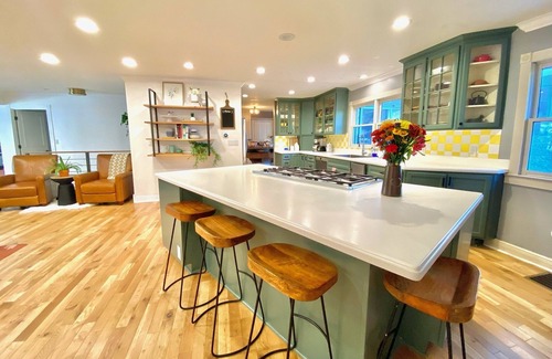 Mars Hill House | Huge Estate w/2 homes, fishing pond, private day spa, hot tub, & pizza oven