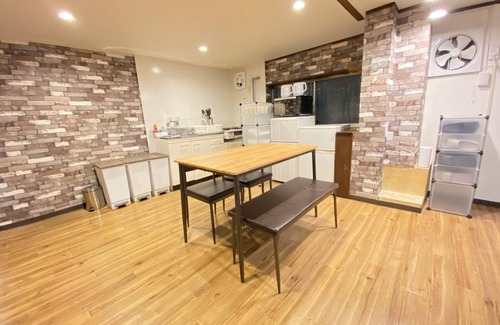 Nishinari Villa | Huge facility with 4 floors for rent/BBQ available anytime/1 station to Namba station/14 bedrooms/28 beds/Sleeps up to 42 people