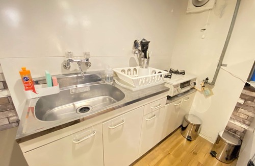 Nishinari Villa | Huge facility with 4 floors for rent/BBQ available anytime/1 station to Namba station/14 bedrooms/28 beds/Sleeps up to 42 people