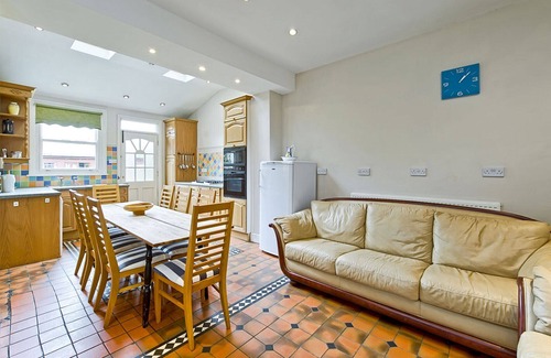 Catford Apartment | Huge family friendly apartment in London