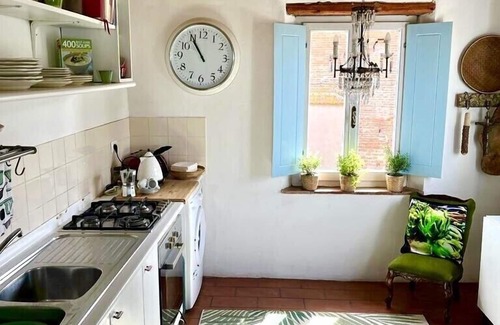 Gioiella Villa | Huge Family Friendly Villa. Stunning views of Umbria & Tuscany in lovely village