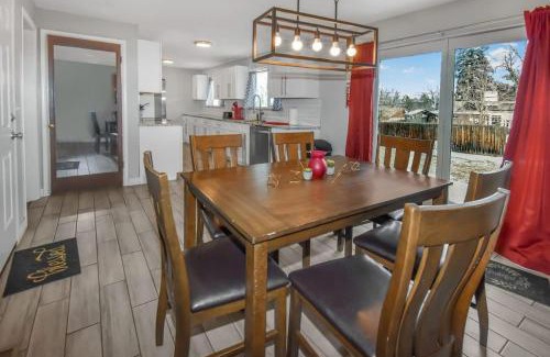 Littleton House | Huge family home in Centennial with five bedrooms large yard and plenty of parking