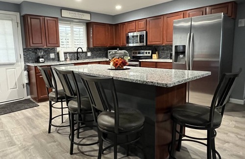 Oak Park House | ~ Huge Family Retreat w/Movie Theater & Game Room~