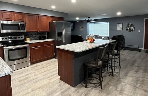 Oak Park House | ~ Huge Family Retreat w/Movie Theater & Game Room~