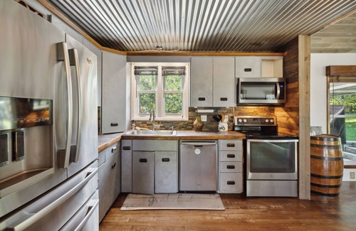 Nashville House | Huge Family Wildlife Retreat Close to the Lake
