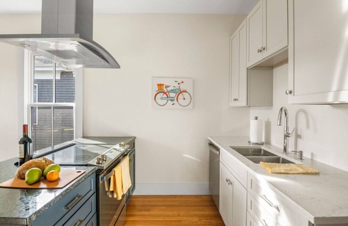West End House | Huge Historic Downtown Townhome