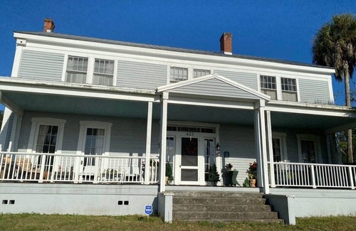 Palatka House | Huge historic home on St John's River