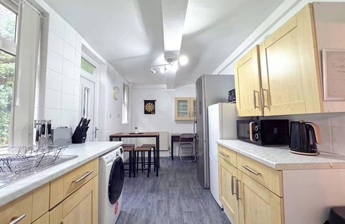 Headingley House | Huge Home Perfect for Working Away /large Roomsn