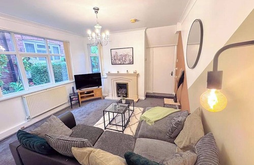 Headingley House | Huge Home Perfect for Working Away /large Roomsn