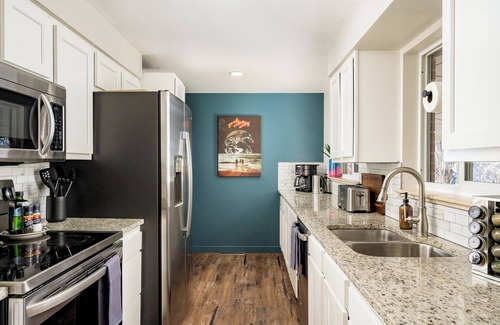 Alta Vista Area House | ~Huge Hot Tub~Theater/Game Room~Family Friendly~Private Backyard Oasis~Fire Pit~