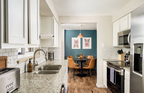 Alta Vista Area House | ~Huge Hot Tub~Theater/Game Room~Family Friendly~Private Backyard Oasis~Fire Pit~
